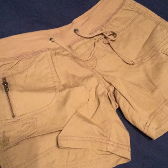 Cargo shorts - Picture 2 of 3